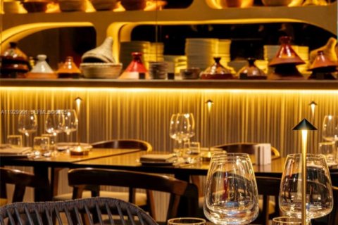 Propiedad comercial en venta en Miami, Florida № 1988882 - foto 10