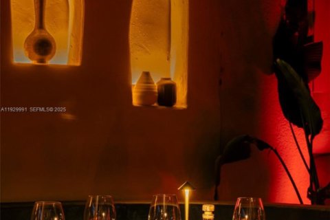 Propiedad comercial en venta en Miami, Florida № 1988882 - foto 6