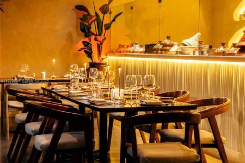 Propiedad comercial en venta en Miami, Florida № 1988882 - foto 8