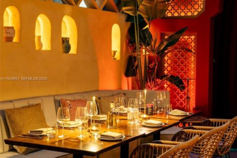 Propiedad comercial en venta en Miami, Florida № 1988882 - foto 4