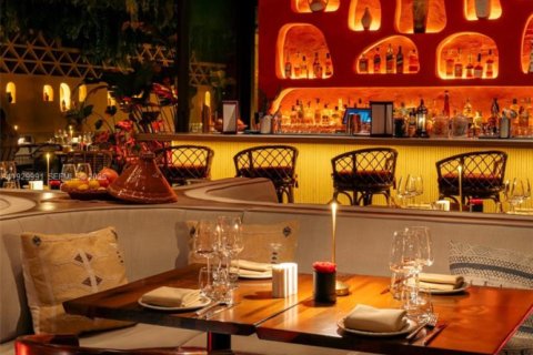 Propiedad comercial en venta en Miami, Florida № 1988882 - foto 7