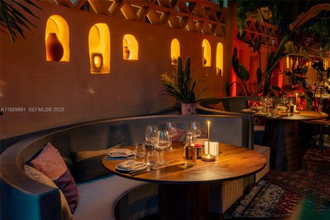 Propiedad comercial en venta en Miami, Florida № 1988882 - foto 3