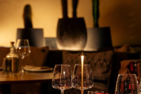 Propiedad comercial en venta en Miami, Florida № 1988882 - foto 20