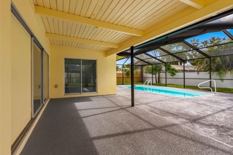House in Saint Petersburg, Florida 4 bedrooms, 174.56 sq.m. № 1848094 - photo 7
