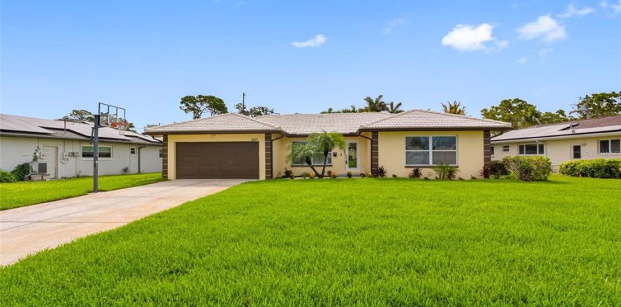 Casa en Saint Petersburg, Florida 4 dormitorios, 174.56 m2 № 1848094