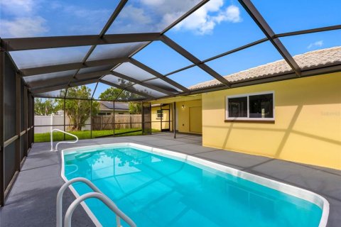House in Saint Petersburg, Florida 4 bedrooms, 174.56 sq.m. № 1848094 - photo 5
