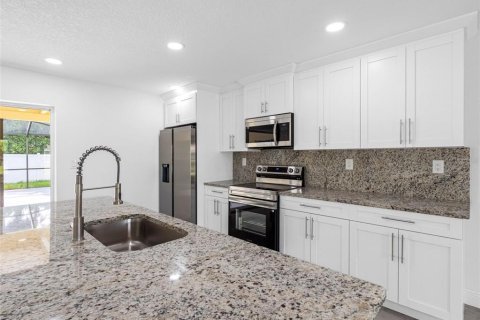 House in Saint Petersburg, Florida 4 bedrooms, 174.56 sq.m. № 1848094 - photo 20