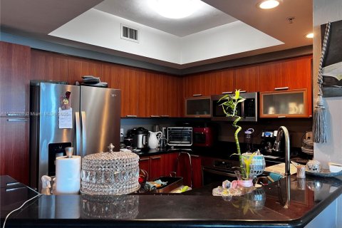 Condo in North Miami, Florida, 2 bedrooms  № 1864709 - photo 4