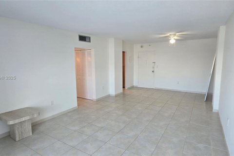 Снять в аренду кондоминиум в Санни-Айлс-Бич, Флорида 2 спальни, 101.64м2, № 1954718 - фото 8