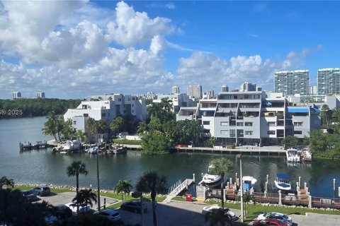 Снять в аренду кондоминиум в Санни-Айлс-Бич, Флорида 2 спальни, 101.64м2, № 1954718 - фото 27