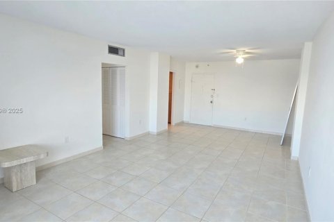 Снять в аренду кондоминиум в Санни-Айлс-Бич, Флорида 2 спальни, 101.64м2, № 1954718 - фото 10