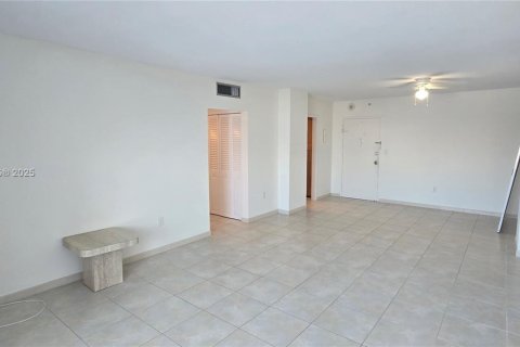 Снять в аренду кондоминиум в Санни-Айлс-Бич, Флорида 2 спальни, 101.64м2, № 1954718 - фото 9