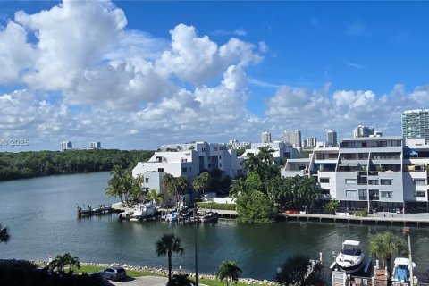 Снять в аренду кондоминиум в Санни-Айлс-Бич, Флорида 2 спальни, 101.64м2, № 1954718 - фото 3