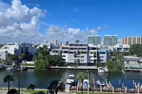 Снять в аренду кондоминиум в Санни-Айлс-Бич, Флорида 2 спальни, 101.64м2, № 1954718 - фото 24