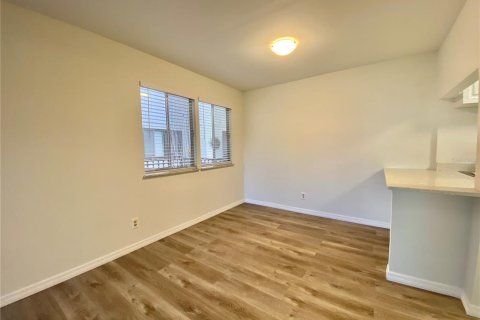 Condominio en venta en Gainesville, Florida, 1 dormitorio, 65.22 m2 № 2214203 - foto 5