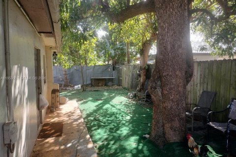 Casa en venta en West Park, Florida, 6 dormitorios, 151.15 m2 № 2054743 - foto 12