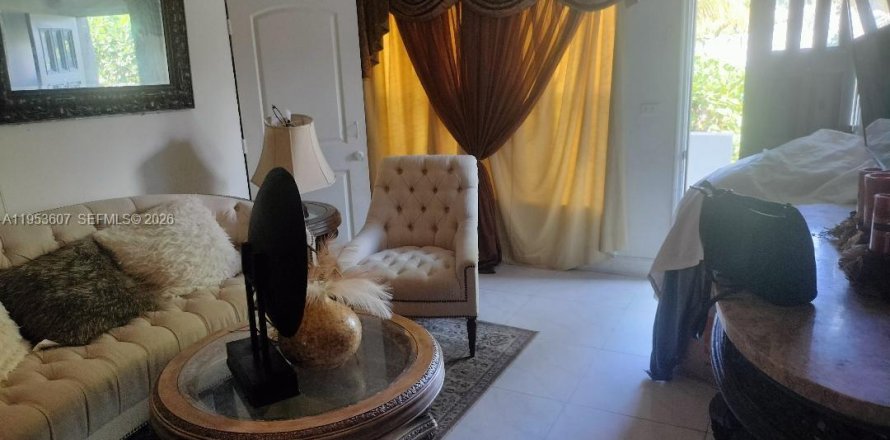 Casa en West Park, Florida 6 dormitorios, 151.15 m2 № 2054743