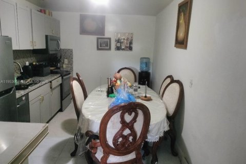 Casa en venta en West Park, Florida, 6 dormitorios, 151.15 m2 № 2054743 - foto 6