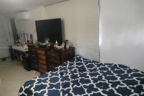 Casa en venta en West Park, Florida, 6 dormitorios, 151.15 m2 № 2054743 - foto 9