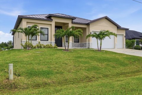 Casa en venta en Port Charlotte, Florida, 4 dormitorios, 293.2 m2 № 2198616 - foto 3