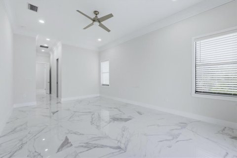 Casa en venta en Port Charlotte, Florida, 4 dormitorios, 293.2 m2 № 2198616 - foto 12