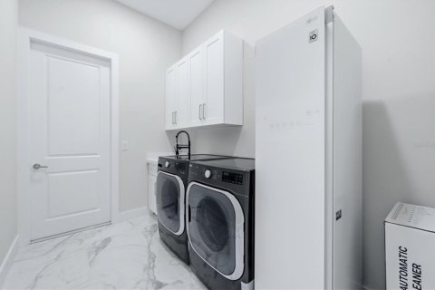 Casa en venta en Port Charlotte, Florida, 4 dormitorios, 293.2 m2 № 2198616 - foto 23
