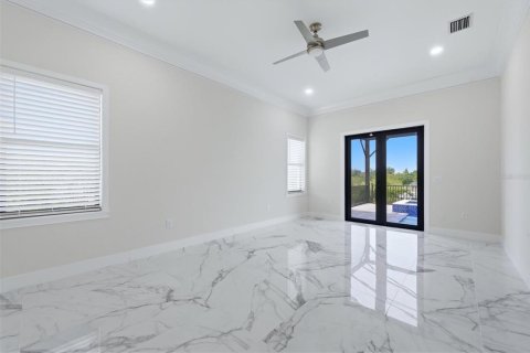 Casa en venta en Port Charlotte, Florida, 4 dormitorios, 293.2 m2 № 2198616 - foto 11
