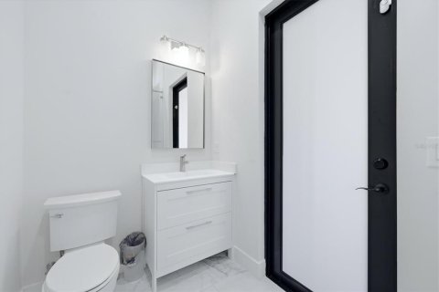 Casa en venta en Port Charlotte, Florida, 4 dormitorios, 293.2 m2 № 2198616 - foto 18