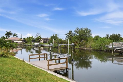 Casa en venta en Port Charlotte, Florida, 4 dormitorios, 293.2 m2 № 2198616 - foto 25