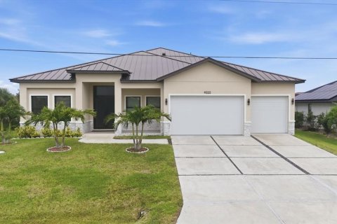 Casa en Port Charlotte, Florida 4 dormitorios, 293.2 m2 № 2198616
