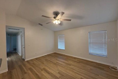 House in Auburndale, Florida 3 bedrooms, 108.97 sq.m. № 1912462 - photo 2
