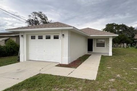 House in Auburndale, Florida 3 bedrooms, 108.97 sq.m. № 1912462 - photo 1