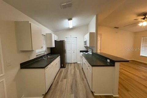House in Auburndale, Florida 3 bedrooms, 108.97 sq.m. № 1912462 - photo 4