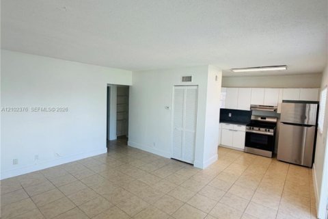 Apartment in Pompano Beach, Florida 2 bedrooms № 2407258 - photo 2