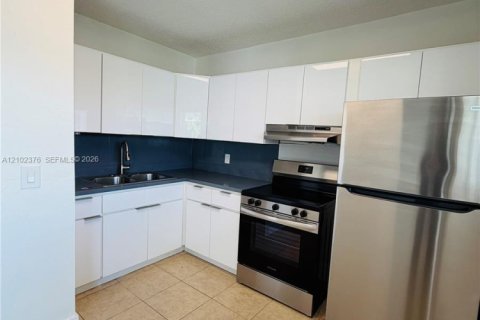Apartment in Pompano Beach, Florida 2 bedrooms № 2407258 - photo 3