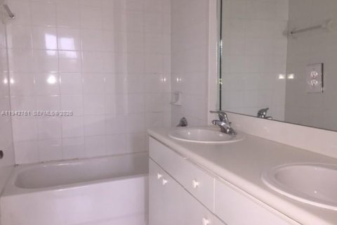 Townhouse in Homestead, Florida 4 bedrooms, 154.31 sq.m. № 2053086 - photo 10