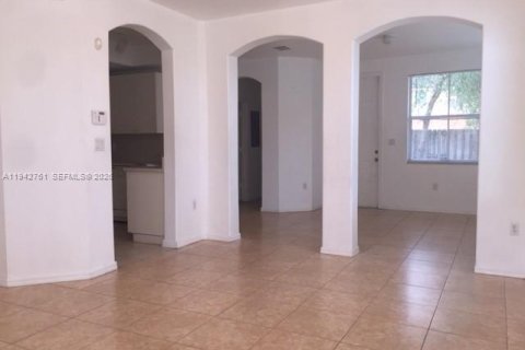 Townhouse in Homestead, Florida 4 bedrooms, 154.31 sq.m. № 2053086 - photo 4