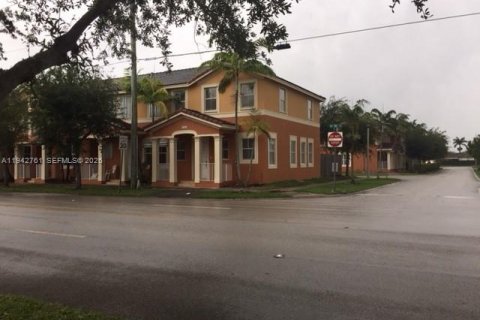 Townhouse in Homestead, Florida 4 bedrooms, 154.31 sq.m. № 2053086