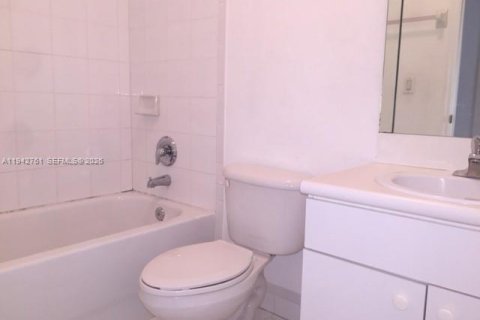 Townhouse in Homestead, Florida 4 bedrooms, 154.31 sq.m. № 2053086 - photo 11