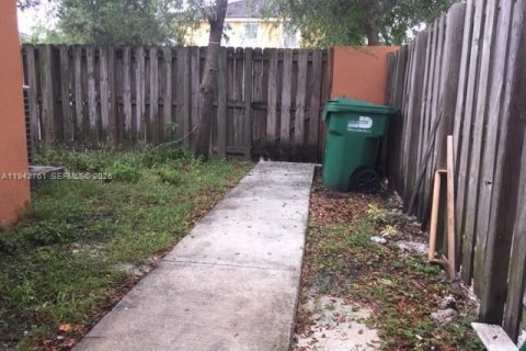 Townhouse in Homestead, Florida 4 bedrooms, 154.31 sq.m. № 2053086 - photo 14