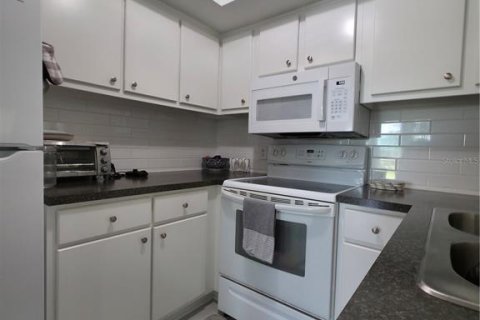 Купить кондоминиум в Уайлдвуд, Флорида 3 комнаты, 103.12м2, № 1907957 - фото 22