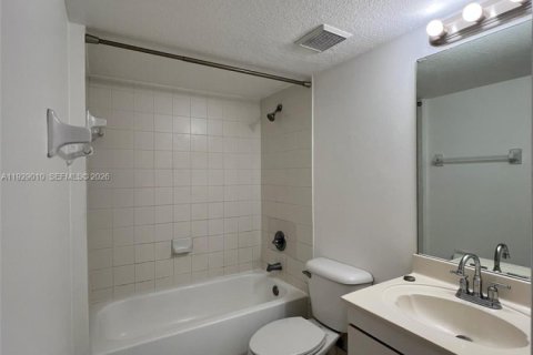 Condo in Homestead, Florida, 2 bedrooms  № 1993483 - photo 11