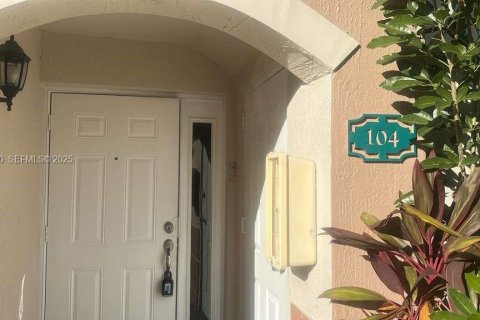 Condo in Homestead, Florida, 2 bedrooms  № 1993483 - photo 2