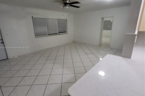 Appartement à louer à Miami Beach, Floride: 2 chambres, 78.04 m2 № 1959878 - photo 6