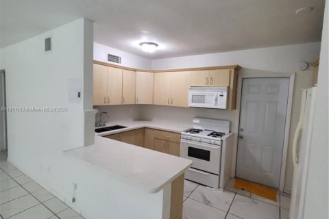 Appartement à louer à Miami Beach, Floride: 2 chambres, 78.04 m2 № 1959878 - photo 14