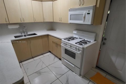 Appartement à louer à Miami Beach, Floride: 2 chambres, 78.04 m2 № 1959878 - photo 12