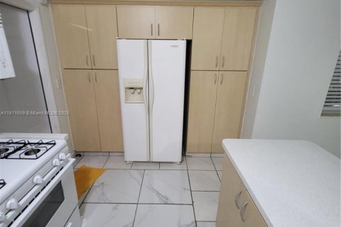 Appartement à louer à Miami Beach, Floride: 2 chambres, 78.04 m2 № 1959878 - photo 11