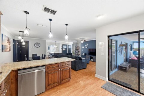 House in Palm Harbor, Florida 4 bedrooms, 152.73 sq.m. № 2213999 - photo 23