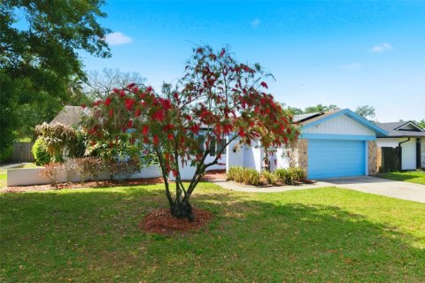 House in Palm Harbor, Florida 4 bedrooms, 152.73 sq.m. № 2213999 - photo 6