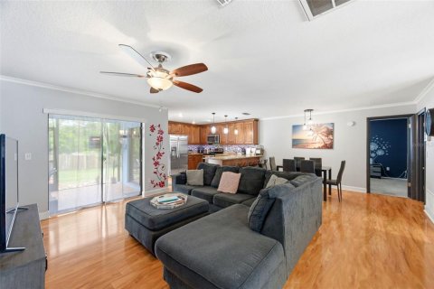 House in Palm Harbor, Florida 4 bedrooms, 152.73 sq.m. № 2213999 - photo 13